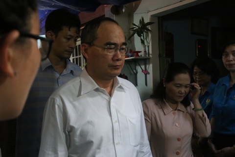 Lãnh đạo TP.HCM viếng học sinh mất do cây đổ - Ảnh 1. Lãnh đạo TP.HCM viếng học sinh mất do cây đổ - Ảnh 1.