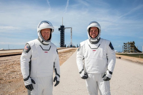 SpaceX chuẩn bị ghi dấu ấn lịch sử với chuyến bay có người lái đầu tiên - Ảnh 2. SpaceX chuẩn bị ghi dấu ấn lịch sử với chuyến bay có người lái đầu tiên - Ảnh 2.