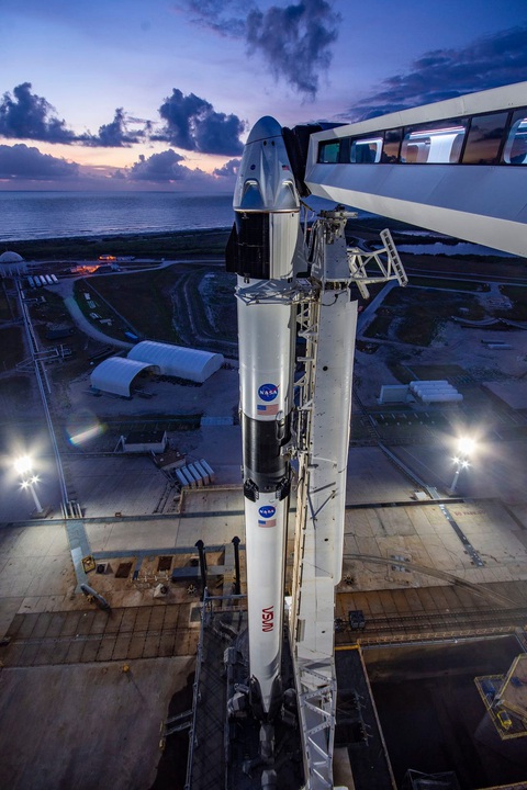 SpaceX chuẩn bị ghi dấu ấn lịch sử với chuyến bay có người lái đầu tiên - Ảnh 3. SpaceX chuẩn bị ghi dấu ấn lịch sử với chuyến bay có người lái đầu tiên - Ảnh 3.
