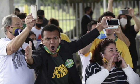 Truyền thông Brazil tẩy chay Tổng thống Bolsonaro vì bị quấy rối - Ảnh 1. Truyền thông Brazil tẩy chay Tổng thống Bolsonaro vì bị quấy rối - Ảnh 1.