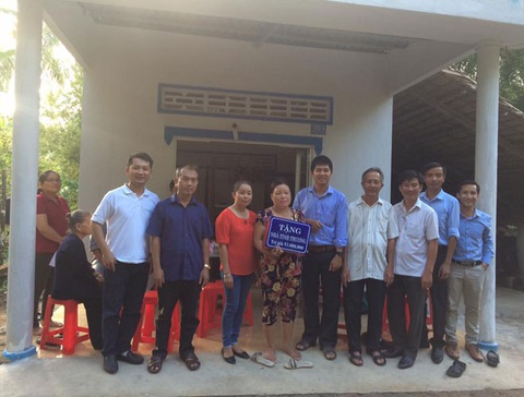 Đấu giá tranh để xây 20 căn nhà cho người khó khăn - Ảnh 2. Đấu giá tranh để xây 20 căn nhà cho người khó khăn - Ảnh 2.