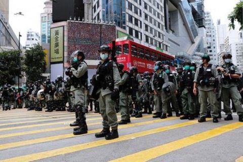 Hong Kong tăng cường cảnh sát trong đêm - Ảnh 1. Hong Kong tăng cường cảnh sát trong đêm - Ảnh 1.