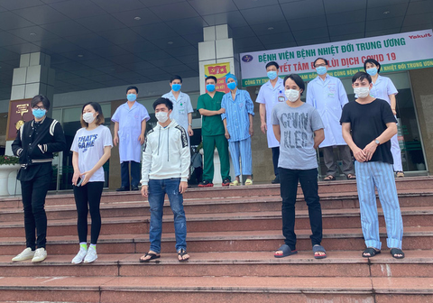 Phi công người Anh có dấu hiệu tỉnh, giao tiếp, cử động đơn giản - Ảnh 2. Phi công người Anh có dấu hiệu tỉnh, giao tiếp, cử động đơn giản - Ảnh 2.