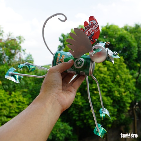 Kho hàng nghìn côn trùng độc đáo làm từ vật dụng bỏ đi của chàng trai 9X - Ảnh 6. Kho hàng nghìn côn trùng độc đáo làm từ vật dụng bỏ đi của chàng trai 9X - Ảnh 6.