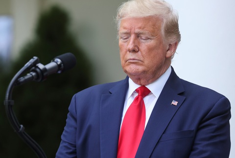 Chia buồn 100.000 ca chết vì COVID-19 xong, ông Trump lại đá xoáy Trung Quốc - Ảnh 1. Chia buồn 100.000 ca chết vì COVID-19 xong, ông Trump lại đá xoáy Trung Quốc - Ảnh 1.