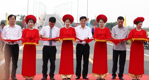 Thông xe cầu Thịnh Long nối 2 huyện ven biển của Nam Định - Ảnh 1. Thông xe cầu Thịnh Long nối 2 huyện ven biển của Nam Định - Ảnh 1.