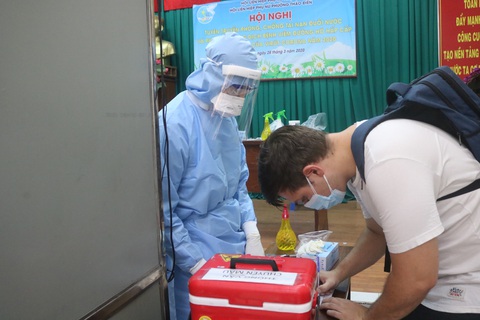 TP.HCM: Người nước ngoài muốn khám chữa bệnh phải cách ly đủ 14 ngày - Ảnh 1. TP.HCM: Người nước ngoài muốn khám chữa bệnh phải cách ly đủ 14 ngày - Ảnh 1.