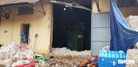 Sát vách kho dự trữ quốc gia là một... xưởng bông sợi không phép - Ảnh 3. Sát vách kho dự trữ quốc gia là một... xưởng bông sợi không phép - Ảnh 3.