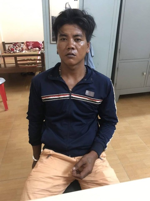 Bé 6 tuổi đổ gạo vào cát, cha ruột đánh con không thương tiếc - Ảnh 1. Bé 6 tuổi đổ gạo vào cát, cha ruột đánh con không thương tiếc - Ảnh 1.