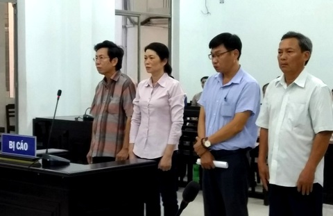 Phó chủ tịch thành phố Nha Trang Lê Huy Toàn và các bị cáo được hưởng án treo - Ảnh 1. Phó chủ tịch thành phố Nha Trang Lê Huy Toàn và các bị cáo được hưởng án treo - Ảnh 1.
