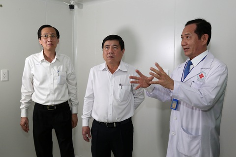 Trao xe cứu thương và buồng cách ly áp lực âm cho Bệnh viện Nhân dân 115 - Ảnh 2. Trao xe cứu thương và buồng cách ly áp lực âm cho Bệnh viện Nhân dân 115 - Ảnh 2.