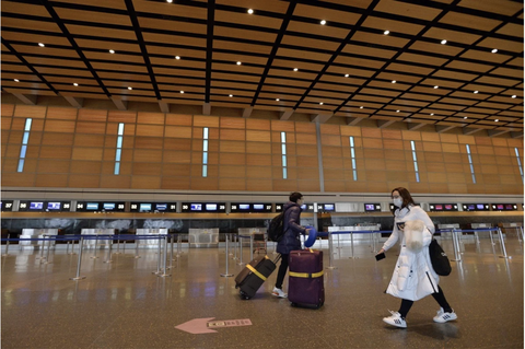 Du học sinh Trung Quốc ở Mỹ: Đường về nhà mịt mờ, nguy cơ bị hủy visa - Ảnh 1. Du học sinh Trung Quốc ở Mỹ: Đường về nhà mịt mờ, nguy cơ bị hủy visa - Ảnh 1.