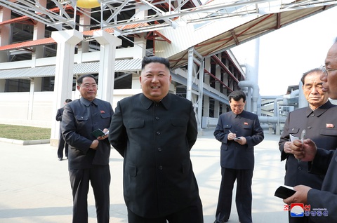 Hàn Quốc nói ông Kim Jong Un không hề phẫu thuật - Ảnh 1. Hàn Quốc nói ông Kim Jong Un không hề phẫu thuật - Ảnh 1.