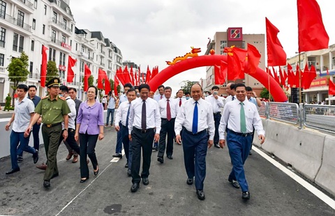 Thủ tướng dự lễ thông xe, khởi công loạt dự án trọng điểm tại Hải Phòng - Ảnh 1. Thủ tướng dự lễ thông xe, khởi công loạt dự án trọng điểm tại Hải Phòng - Ảnh 1.