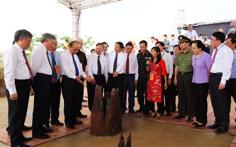 Thủ tướng dự lễ thông xe, khởi công loạt dự án trọng điểm tại Hải Phòng - Ảnh 2. Thủ tướng dự lễ thông xe, khởi công loạt dự án trọng điểm tại Hải Phòng - Ảnh 2.