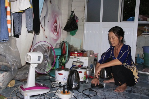 Xóm trọ nghèo mùa dịch: Không bế tắc, chẳng ỷ lại - Ảnh 4. Xóm trọ nghèo mùa dịch: Không bế tắc, chẳng ỷ lại - Ảnh 4.