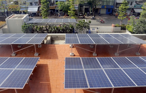 Điện mặt trời áp mái rất sôi động - Ảnh 1. Điện mặt trời áp mái rất sôi động - Ảnh 1.