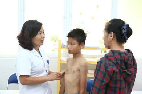 Cảnh giác khi bé trai phải tiểu ngồi - Ảnh 1. Cảnh giác khi bé trai phải tiểu ngồi - Ảnh 1.