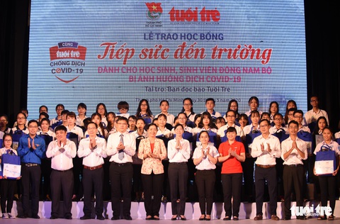Trao 211 suất học bổng Tiếp sức đến trường khu vực Đông Nam bộ - Ảnh 10. Trao 211 suất học bổng Tiếp sức đến trường khu vực Đông Nam bộ - Ảnh 10.