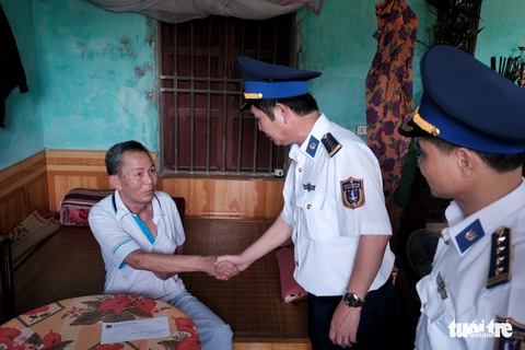 Đôi bạn cùng bàn giật giải nhất - nhì cuộc thi về biển đảo - Ảnh 4. Đôi bạn cùng bàn giật giải nhất - nhì cuộc thi về biển đảo - Ảnh 4.