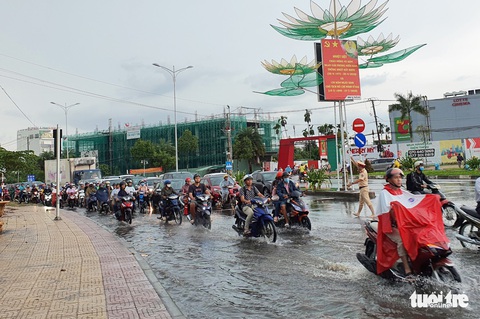 Mưa to cả tiếng, Cần Thơ cũng mênh mông mênh mông - Ảnh 7. Mưa to cả tiếng, Cần Thơ cũng mênh mông mênh mông - Ảnh 7.
