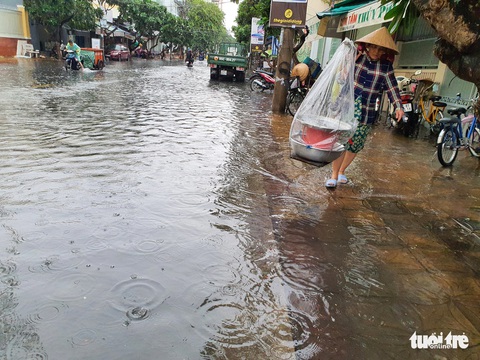 Mưa to cả tiếng, Cần Thơ cũng mênh mông mênh mông - Ảnh 2. Mưa to cả tiếng, Cần Thơ cũng mênh mông mênh mông - Ảnh 2.