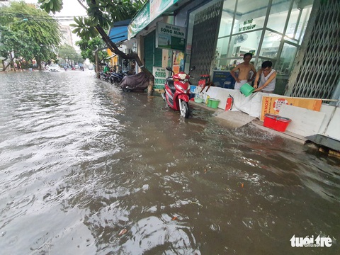 Mưa to cả tiếng, Cần Thơ cũng mênh mông mênh mông - Ảnh 4. Mưa to cả tiếng, Cần Thơ cũng mênh mông mênh mông - Ảnh 4.