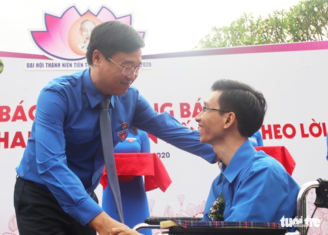Trao huy hiệu thanh niên tiên tiến làm theo lời Bác cho 401 bạn trẻ - Ảnh 2. Trao huy hiệu thanh niên tiên tiến làm theo lời Bác cho 401 bạn trẻ - Ảnh 2.