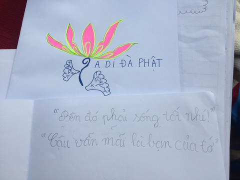Xúc động những bức thư bạn bè tiễn đưa nam sinh mất vì cây đổ - Ảnh 2. Xúc động những bức thư bạn bè tiễn đưa nam sinh mất vì cây đổ - Ảnh 2.