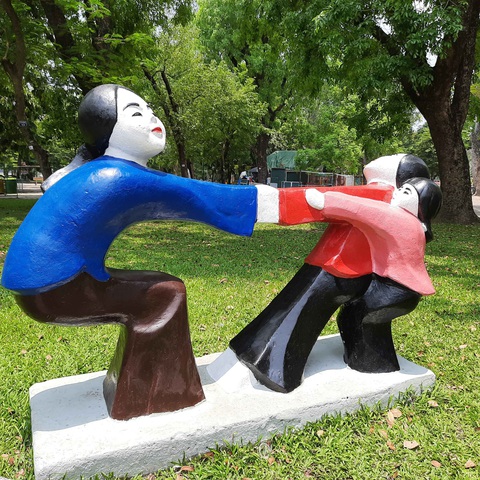 Để việc mặc quần và tô màu cho tượng không tái diễn - Ảnh 1. Để việc mặc quần và tô màu cho tượng không tái diễn - Ảnh 1.