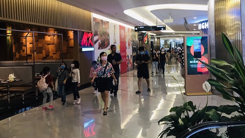 Hàng nghìn du khách đội mưa vui chơi nhân dịp 1-6 - Ảnh 7. Hàng nghìn du khách đội mưa vui chơi nhân dịp 1-6 - Ảnh 7.