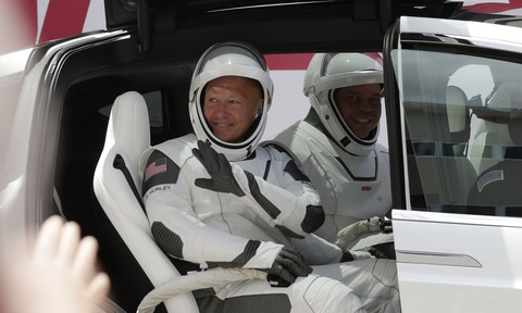 SpaceX mở ra kỷ nguyên du hành không gian thương mại - Ảnh 3. SpaceX mở ra kỷ nguyên du hành không gian thương mại - Ảnh 3.
