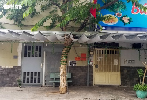 Nhiều cây xanh ven đường đang bị bóp cổ bằng ximăng - Ảnh 7. Nhiều cây xanh ven đường đang bị bóp cổ bằng ximăng - Ảnh 7.
