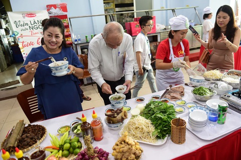 Chuyên gia ẩm thực Phan Tôn Tịnh Hải: Kích cầu từ những điểm đến ẩm thực - Ảnh 1. Chuyên gia ẩm thực Phan Tôn Tịnh Hải: Kích cầu từ những điểm đến ẩm thực - Ảnh 1.
