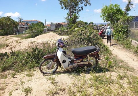 Phát hiện người đàn ông treo cổ trong nghĩa địa gần nhà - Ảnh 2. Phát hiện người đàn ông treo cổ trong nghĩa địa gần nhà - Ảnh 2.