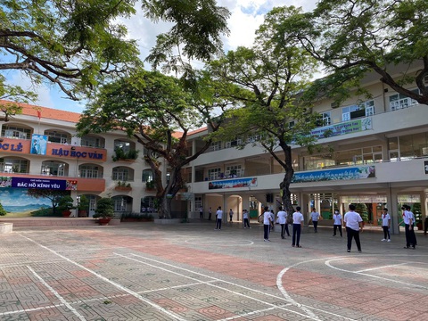 Sáng nay 4-5, học sinh 63 tỉnh thành trở lại trường - Ảnh 15. Sáng nay 4-5, học sinh 63 tỉnh thành trở lại trường - Ảnh 15.