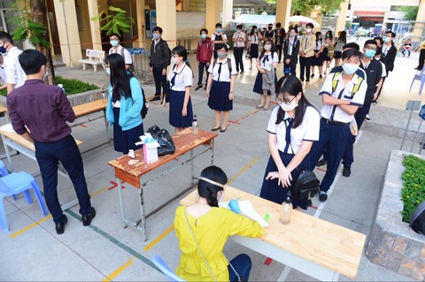 Sáng nay 4-5, học sinh 63 tỉnh thành trở lại trường - Ảnh 5. Sáng nay 4-5, học sinh 63 tỉnh thành trở lại trường - Ảnh 5.