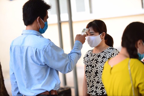 Sáng nay 4-5, học sinh 63 tỉnh thành trở lại trường - Ảnh 4. Sáng nay 4-5, học sinh 63 tỉnh thành trở lại trường - Ảnh 4.