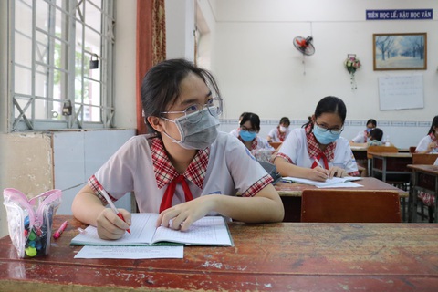 Sáng nay 4-5, học sinh 63 tỉnh thành trở lại trường - Ảnh 8. Sáng nay 4-5, học sinh 63 tỉnh thành trở lại trường - Ảnh 8.