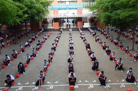 Sáng nay 4-5, học sinh 63 tỉnh thành trở lại trường - Ảnh 3. Sáng nay 4-5, học sinh 63 tỉnh thành trở lại trường - Ảnh 3.