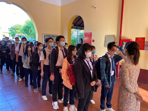 Sáng nay 4-5, học sinh 63 tỉnh thành trở lại trường - Ảnh 18. Sáng nay 4-5, học sinh 63 tỉnh thành trở lại trường - Ảnh 18.