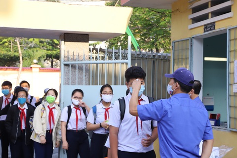 Sáng nay 4-5, học sinh 63 tỉnh thành trở lại trường - Ảnh 19. Sáng nay 4-5, học sinh 63 tỉnh thành trở lại trường - Ảnh 19.