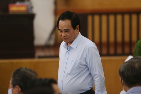 Hai cựu chủ tịch Đà Nẵng và Phan Văn Anh Vũ tiếp tục hầu tòa - Ảnh 2. Hai cựu chủ tịch Đà Nẵng và Phan Văn Anh Vũ tiếp tục hầu tòa - Ảnh 2.