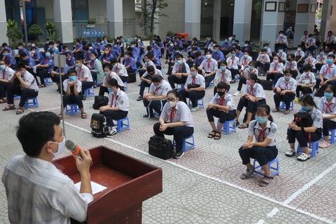 Sáng nay 4-5, học sinh 63 tỉnh thành trở lại trường - Ảnh 6. Sáng nay 4-5, học sinh 63 tỉnh thành trở lại trường - Ảnh 6.