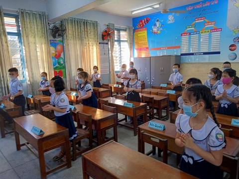 Sáng nay 4-5, học sinh 63 tỉnh thành trở lại trường - Ảnh 25. Sáng nay 4-5, học sinh 63 tỉnh thành trở lại trường - Ảnh 25.