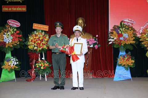 Công an Đồng Nai có thêm hai phó giám đốc - Ảnh 2. Công an Đồng Nai có thêm hai phó giám đốc - Ảnh 2.