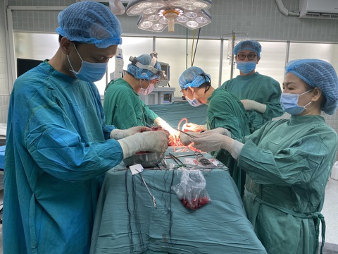 Lần đầu tiên Bệnh viện Chợ Rẫy thực hiện ca đại phẫu ‘3 trong 1’ - Ảnh 1. Lần đầu tiên Bệnh viện Chợ Rẫy thực hiện ca đại phẫu ‘3 trong 1’ - Ảnh 1.