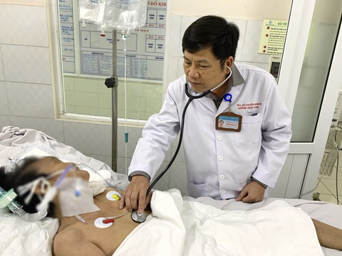 Cảnh báo liên tiếp người lớn tuổi ăn uống bị hít sặc, nguy hiểm tính mạng - Ảnh 1. Cảnh báo liên tiếp người lớn tuổi ăn uống bị hít sặc, nguy hiểm tính mạng - Ảnh 1.