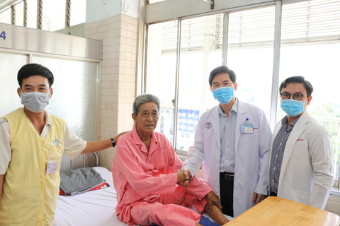 Lần đầu tiên Bệnh viện Chợ Rẫy thực hiện ca đại phẫu ‘3 trong 1’ - Ảnh 2. Lần đầu tiên Bệnh viện Chợ Rẫy thực hiện ca đại phẫu ‘3 trong 1’ - Ảnh 2.
