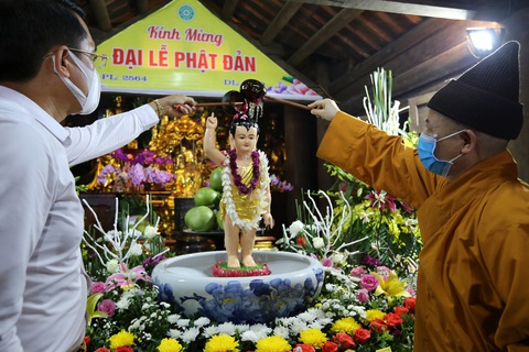 Lắng lòng thanh tịnh tắm Phật tại Lễ Phật đản chùa Yên Tử - Ảnh 1. Lắng lòng thanh tịnh tắm Phật tại Lễ Phật đản chùa Yên Tử - Ảnh 1.